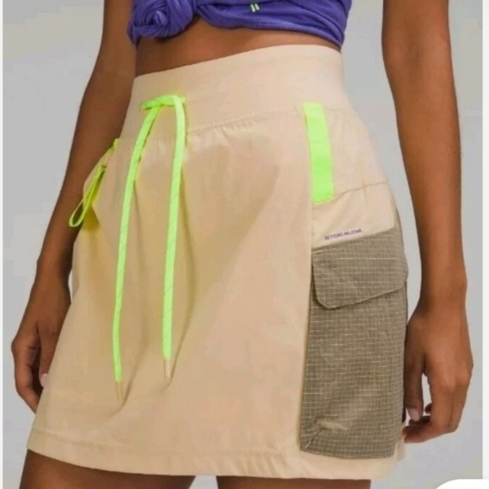 Lululemon multi pocket cargo scort skirt size 4